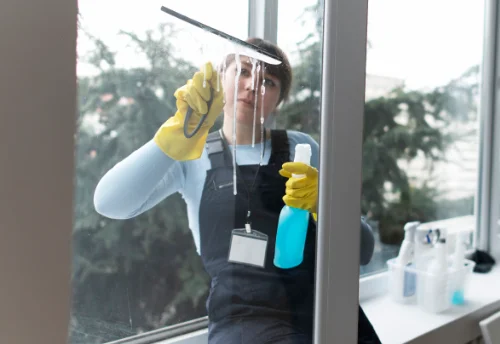 Nettoyage de vitres intérieures et extérieures à l'Herm